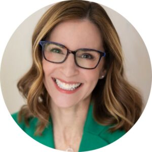 Janine Headshot 2 - Circle